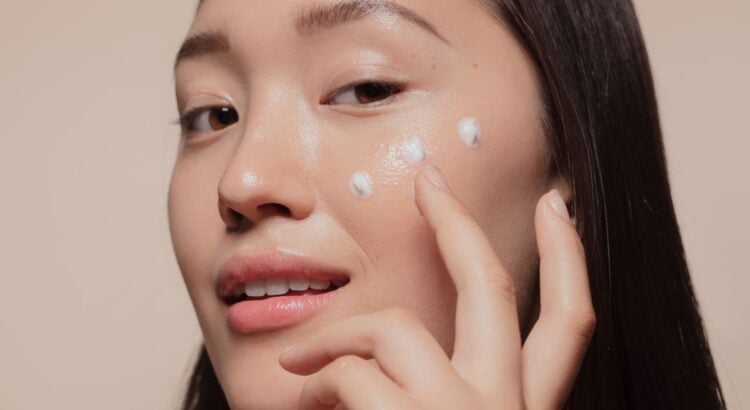 Peau mixte en transition : comment adapter sa routine sans tout bouleverser